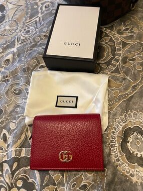 Gucci Red double calf petite Marmont Compact Wallet with Gold Double G